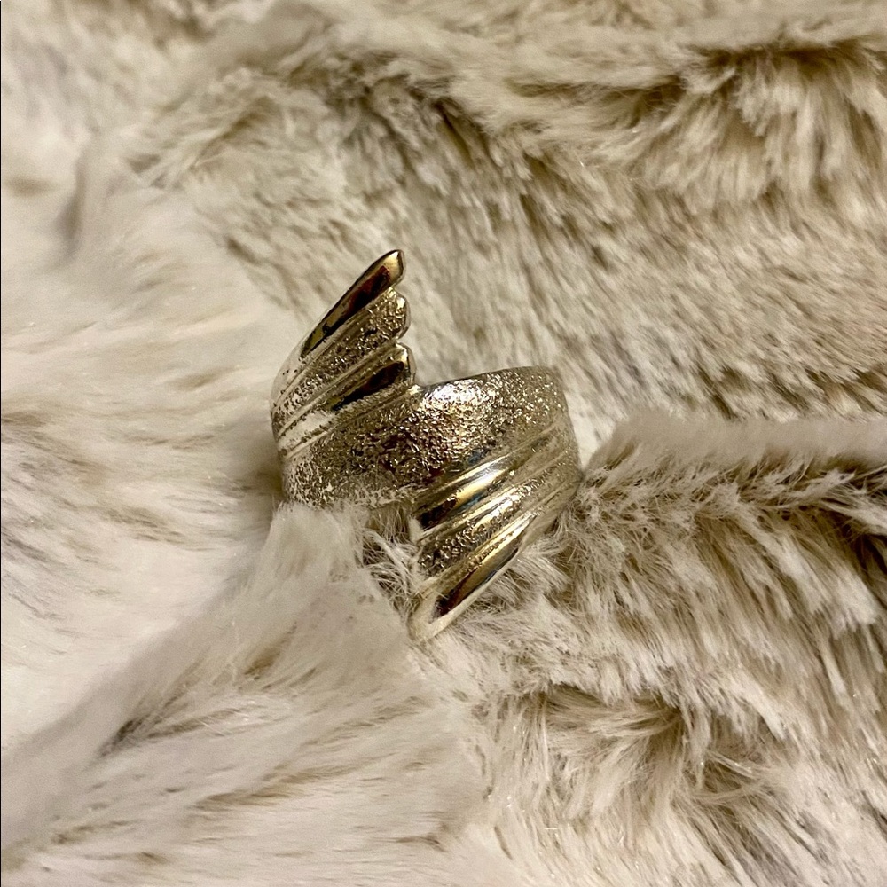 Glitzy Sterling Silver Ring Size 7.5